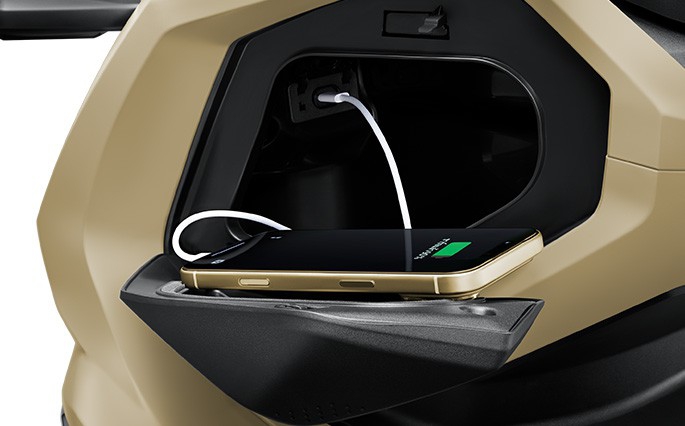 ช่องชาร์จ USB Type-C ใหม่ของ Honda ADV 160 2026 ชาร์จเร็ว รองรับมือถือทุกรุ่น