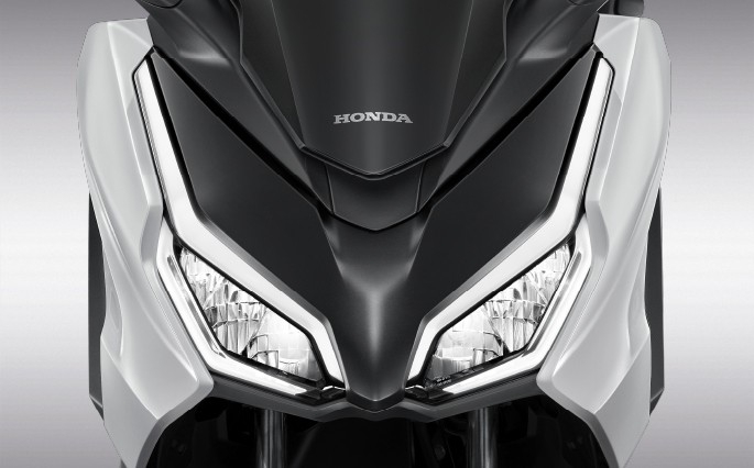 ไฟหน้า Dual LED พร้อม DRL ของ Honda Forza 350 2026 ดีไซน์สปอร์ตพรีเมียม
